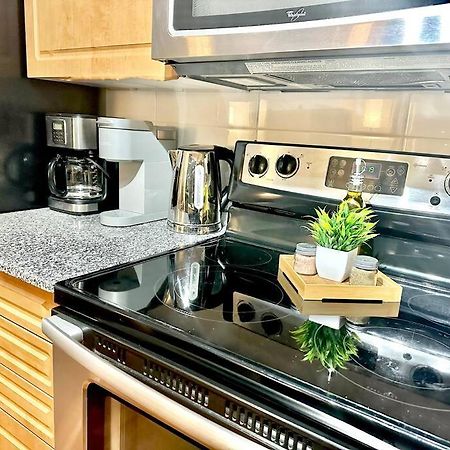 Lake View Apartment W/Parking! Toronto Extérieur photo