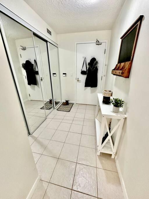 Lake View Apartment W/Parking! Toronto Extérieur photo