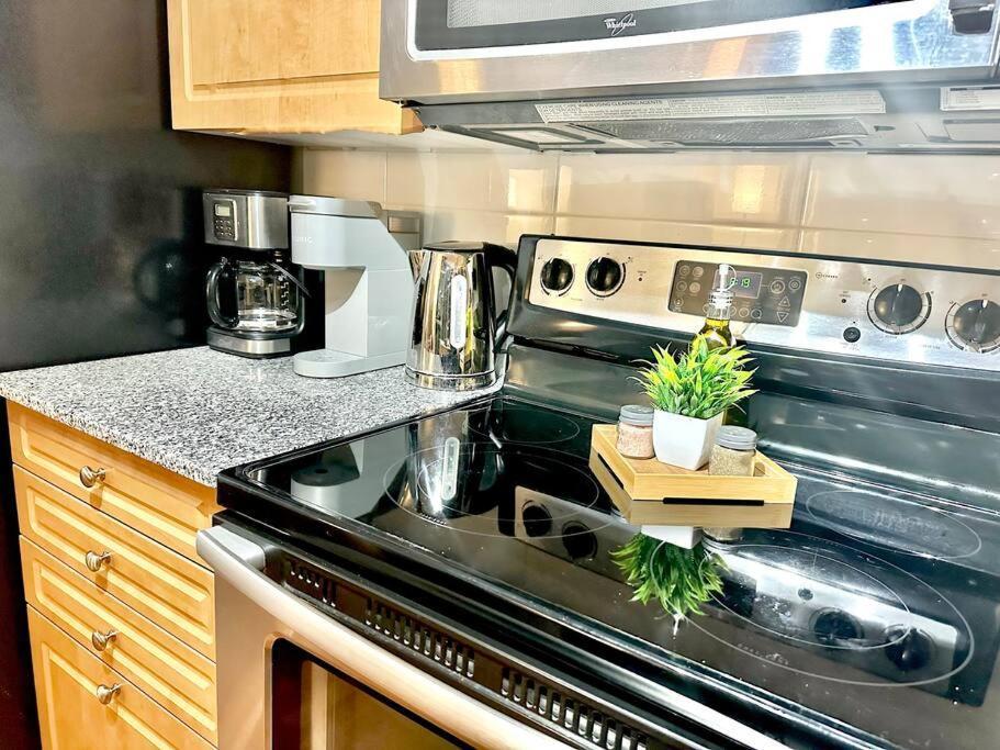 Lake View Apartment W/Parking! Toronto Extérieur photo