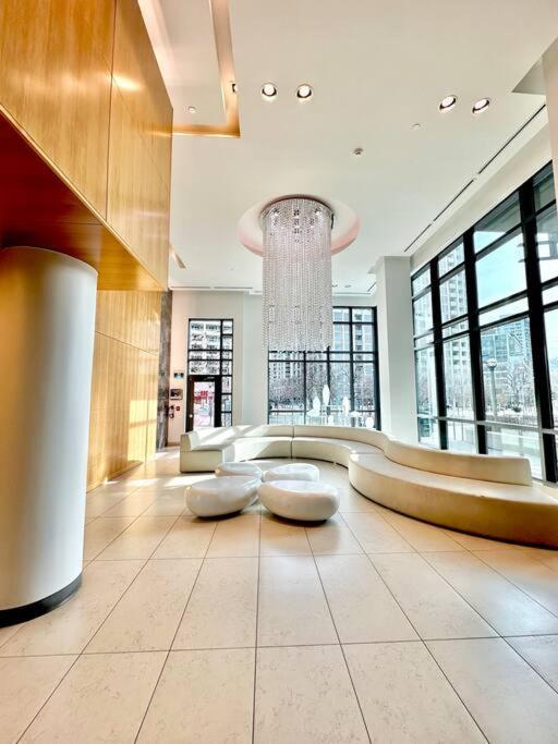 Lake View Apartment W/Parking! Toronto Extérieur photo