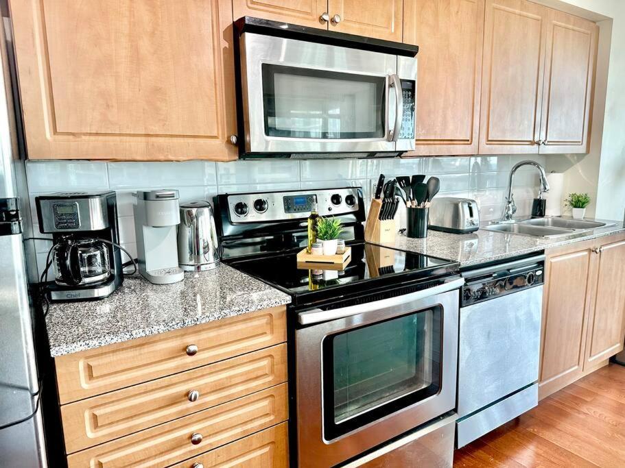 Lake View Apartment W/Parking! Toronto Extérieur photo