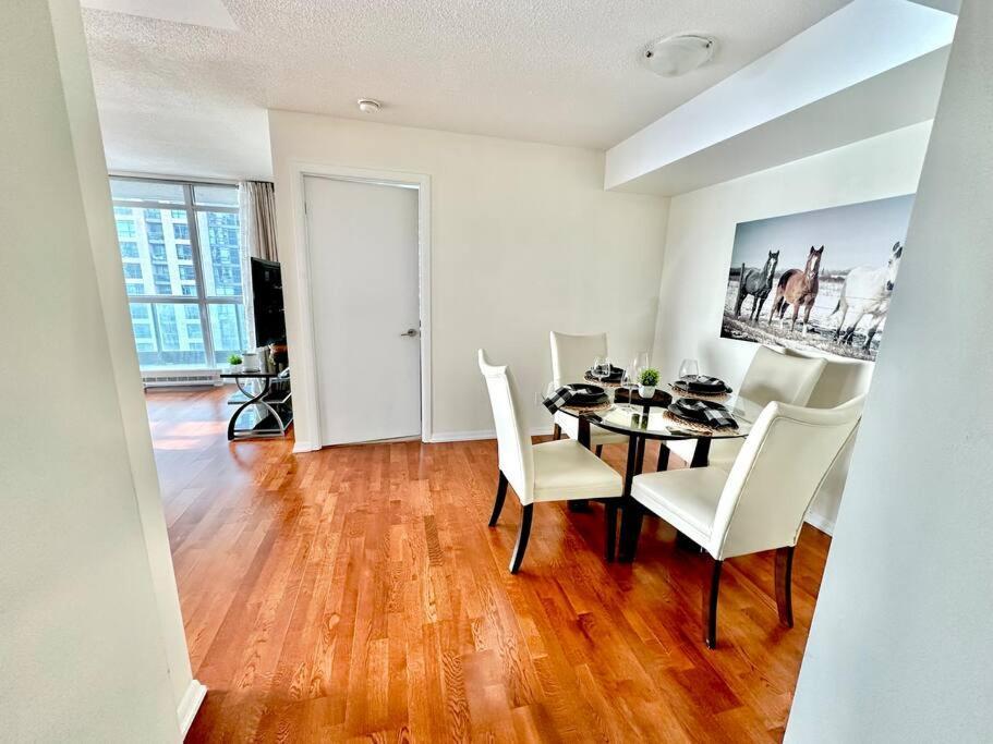 Lake View Apartment W/Parking! Toronto Extérieur photo