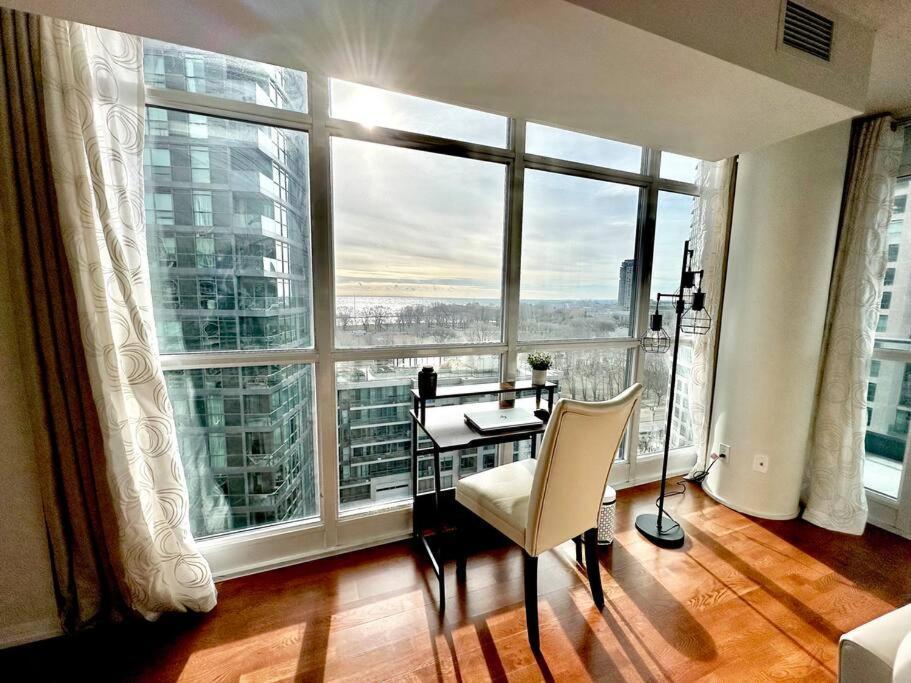 Lake View Apartment W/Parking! Toronto Extérieur photo
