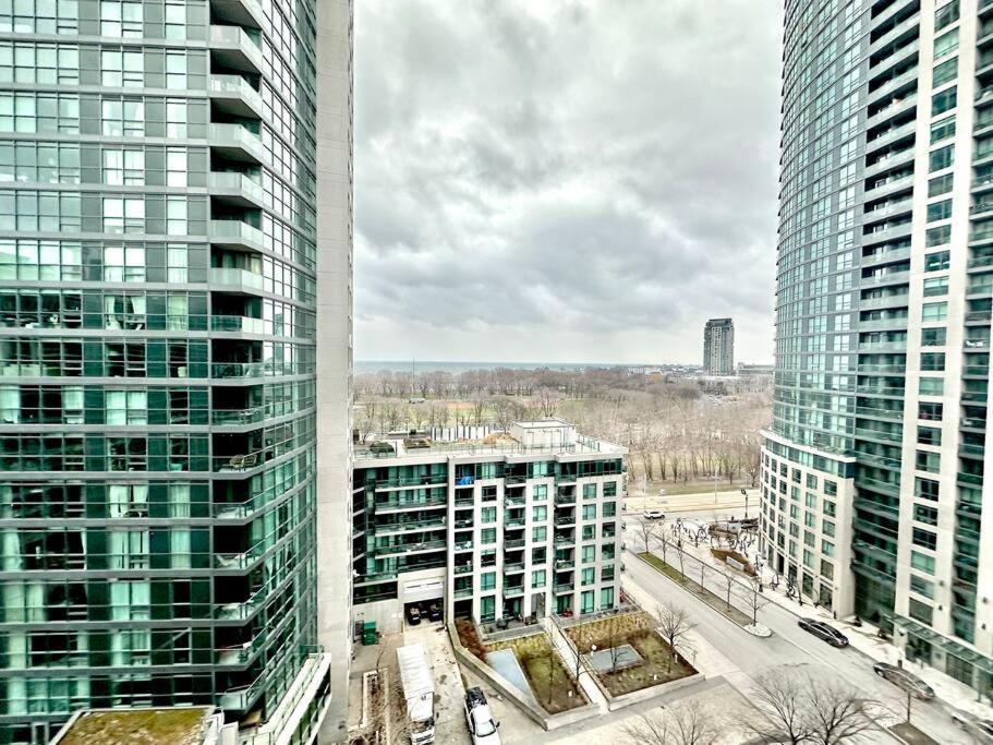 Lake View Apartment W/Parking! Toronto Extérieur photo